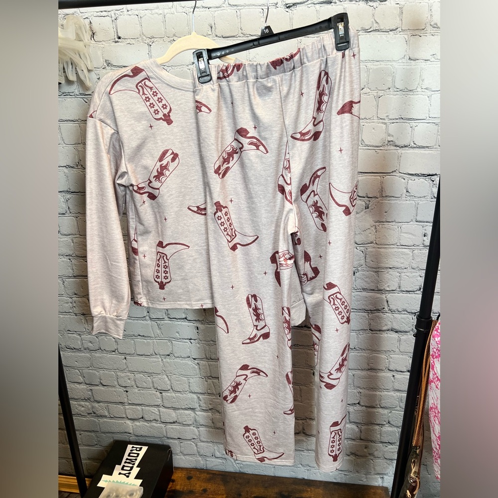 NWOT Boot Lounge Set